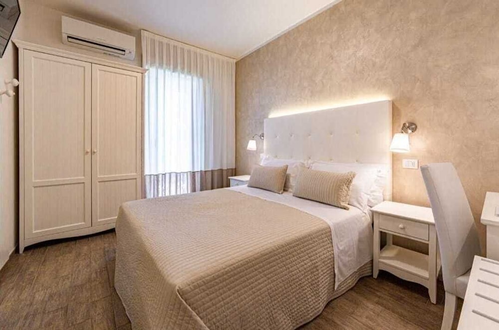 Standard Double Room - Photo 1