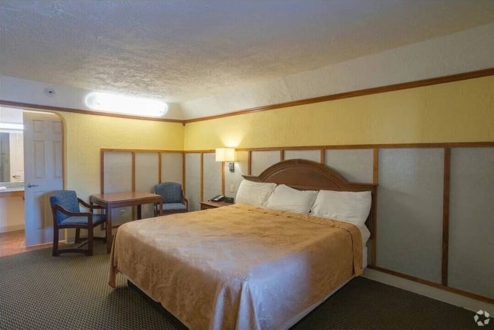 Classic Double Room, 1 King Bed photo 2