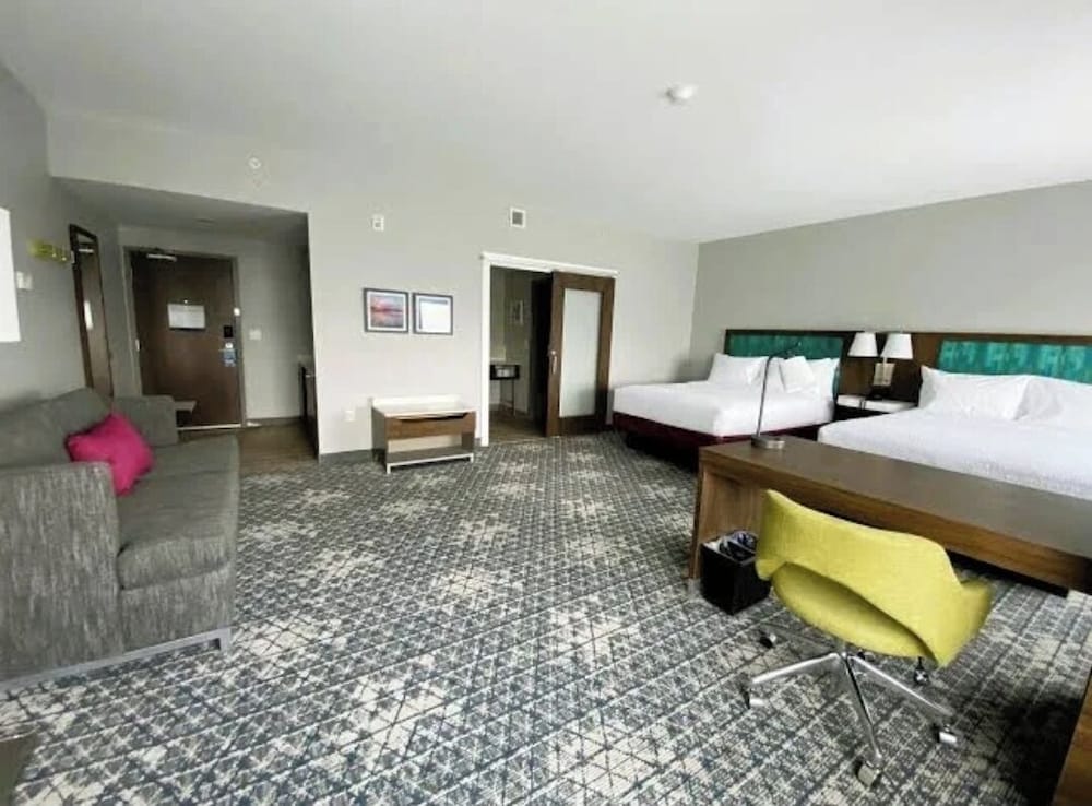 Studio, 1 King Bed with Sofa bed, Refrigerator & Microwave photo 1