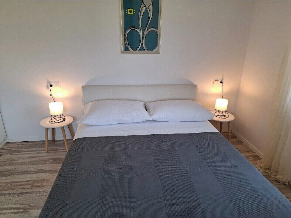 Apartment, 1 Bedroom - Photo 2