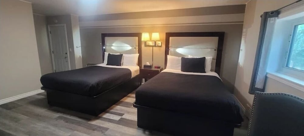 Standard Room, 2 Queen Beds photo 1