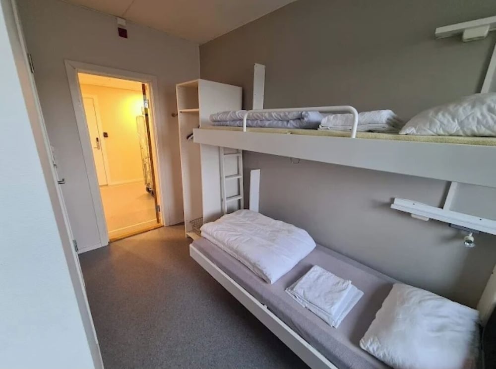 Basic Twin Room, Partial Ocean View photo 1