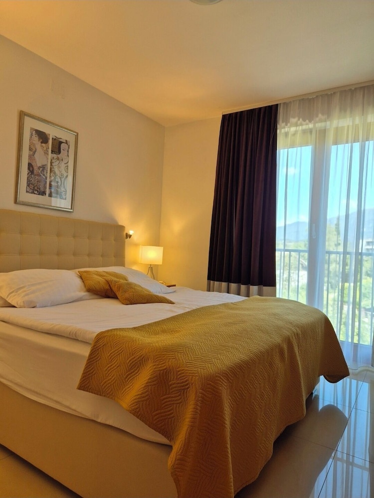 Deluxe Studio (Apartma z 1 spalnico s pogledom gore)