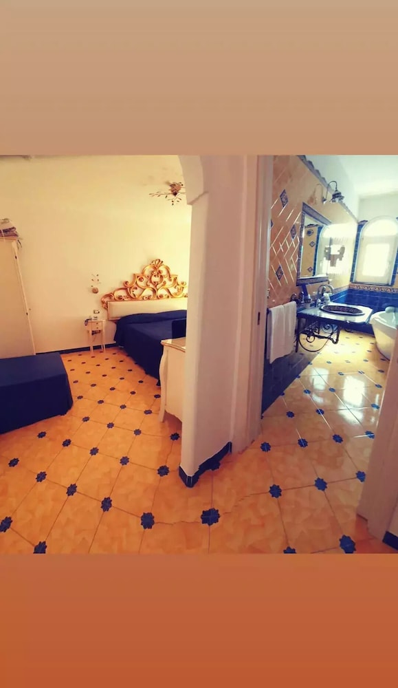 Deluxe Double or Twin Room, Sea View photo 2