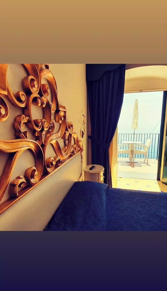 Deluxe Double or Twin Room, Sea View photo 3