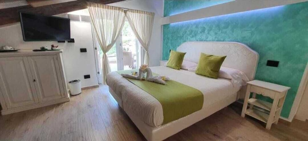 Junior Suite, City View