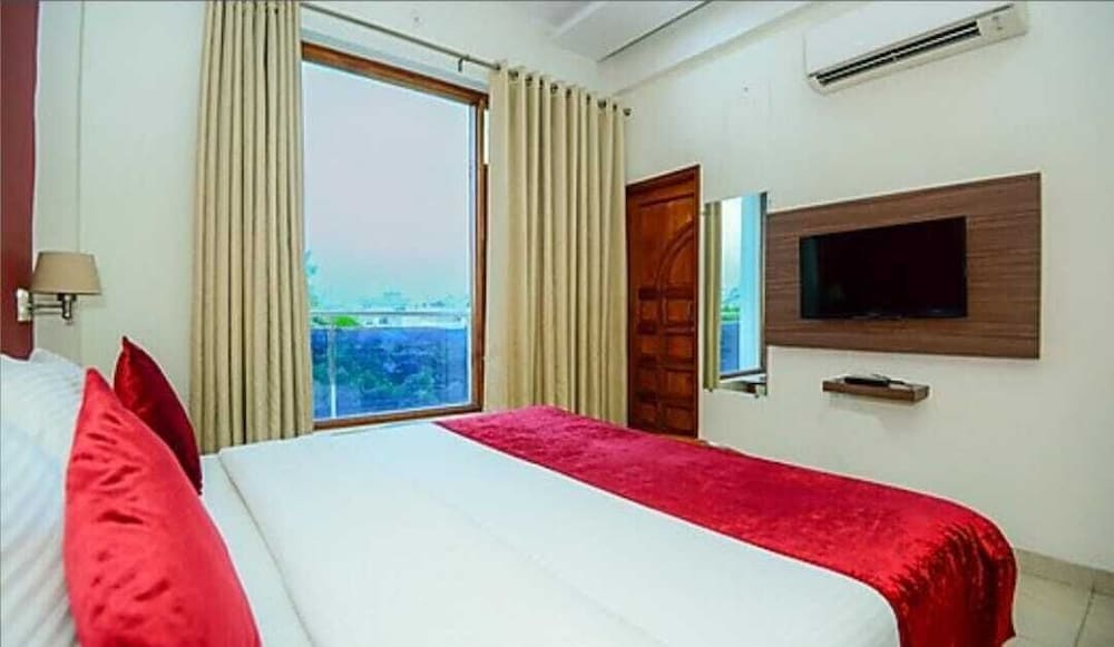Deluxe Room - Photo 1