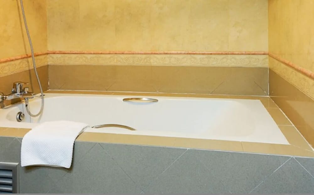 Admiral Suites One-Bedroom Plus photo 3
