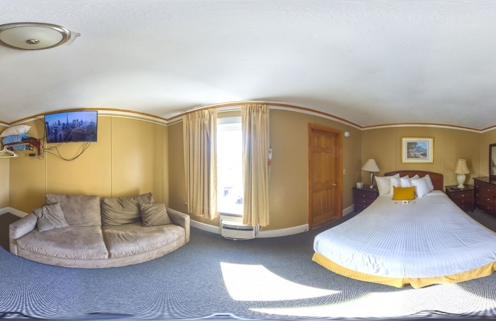 Standard Room, 1 Queen Bed with Sofa bed, Balcony, Partial Ocean View photo 1