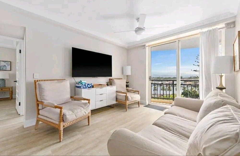 One Bedroom Superior Apartment - Photo 9