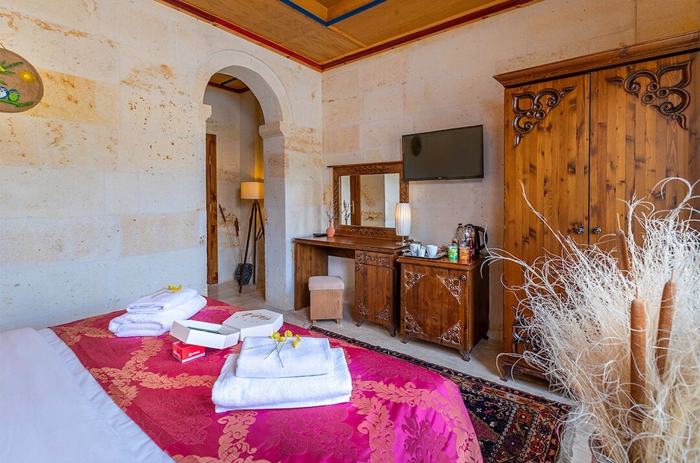 Standard Room, 1 Queen Bed photo 3