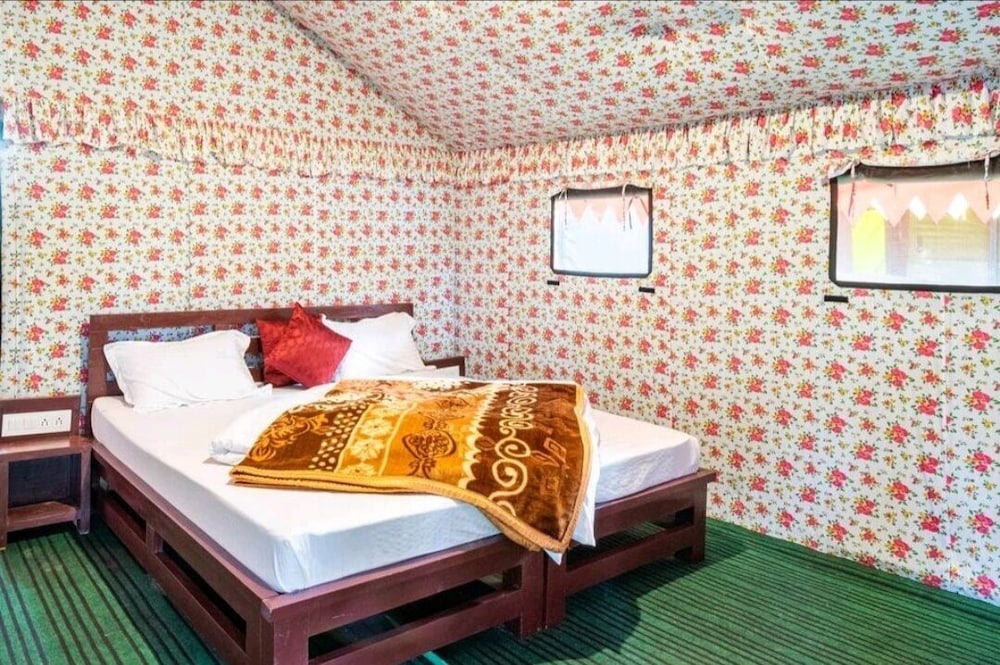 Standard Tent, Mountain View photo 3