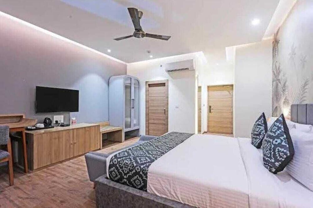 Luxury Double Room, City View