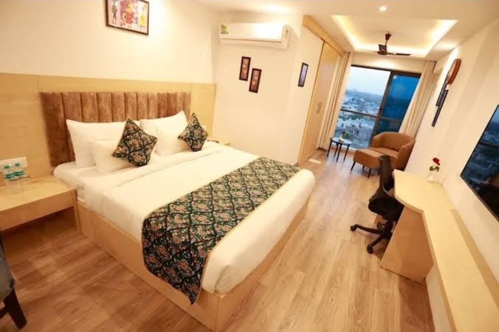 Deluxe Apartment, City View