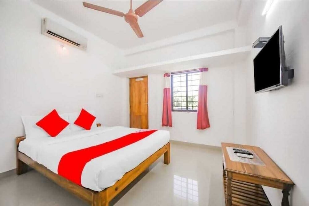 Standard Room, 1 Queen Bed photo 3