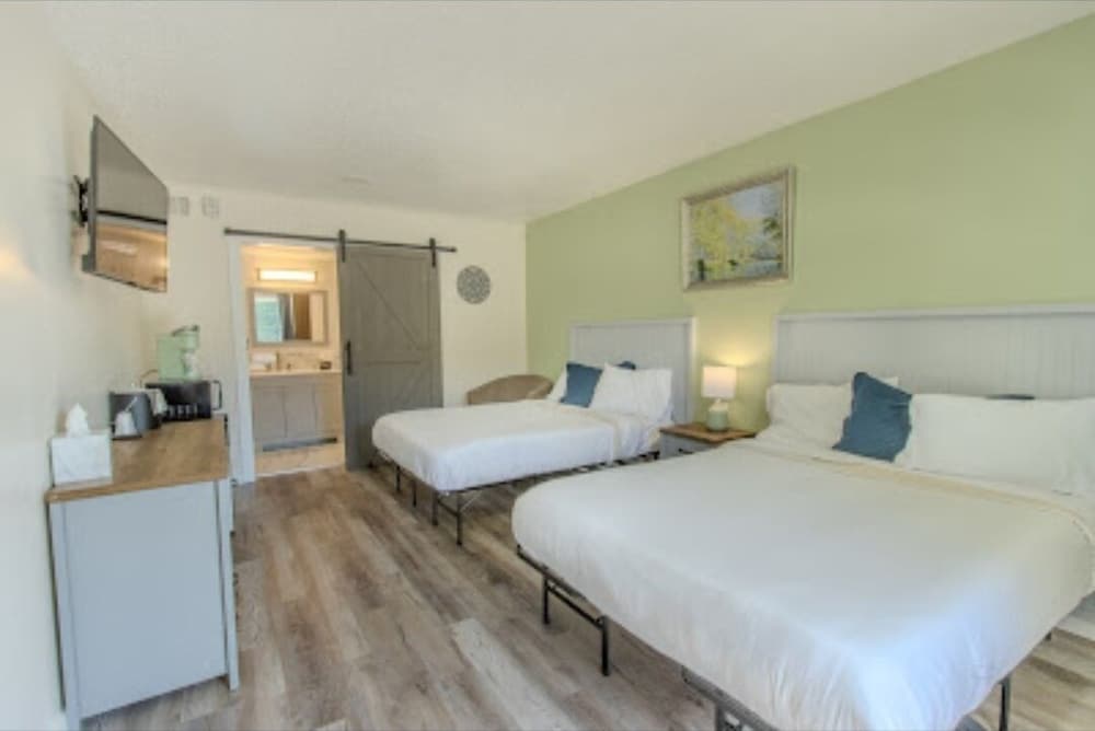 Double Room, Non Smoking, Courtyard View photo 2