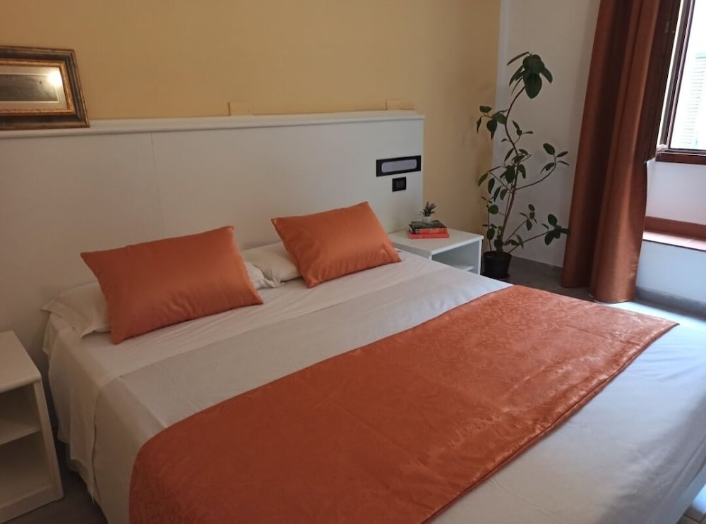 Standard Double or Twin Room, Private Bathroom - Photo 1