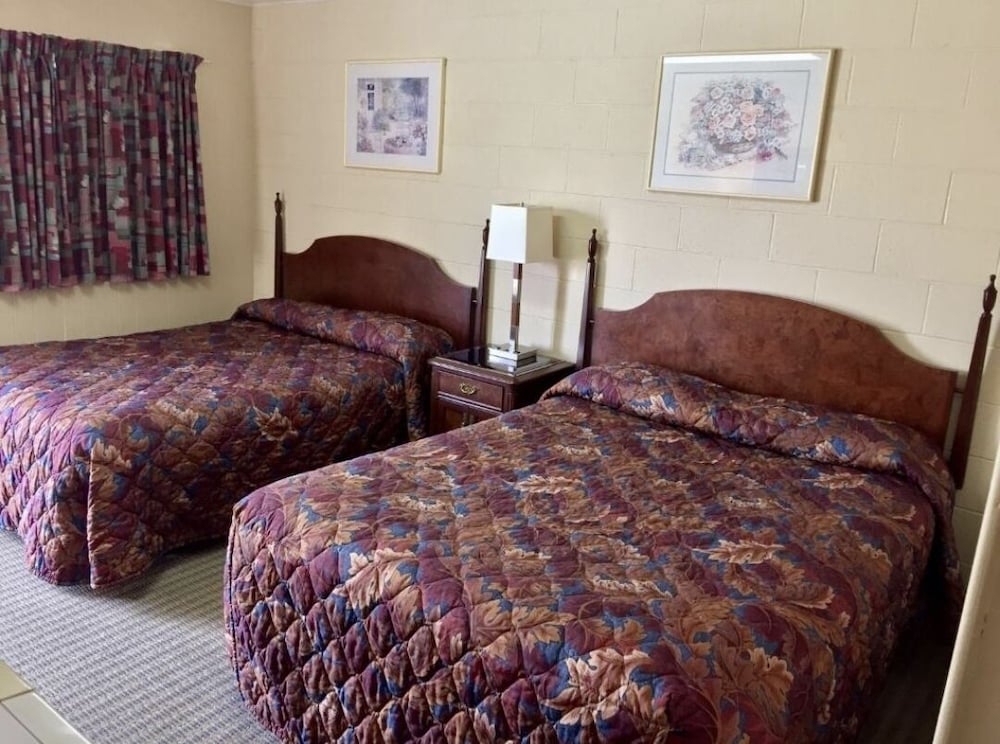 2 Queen Beds, Up Stairs