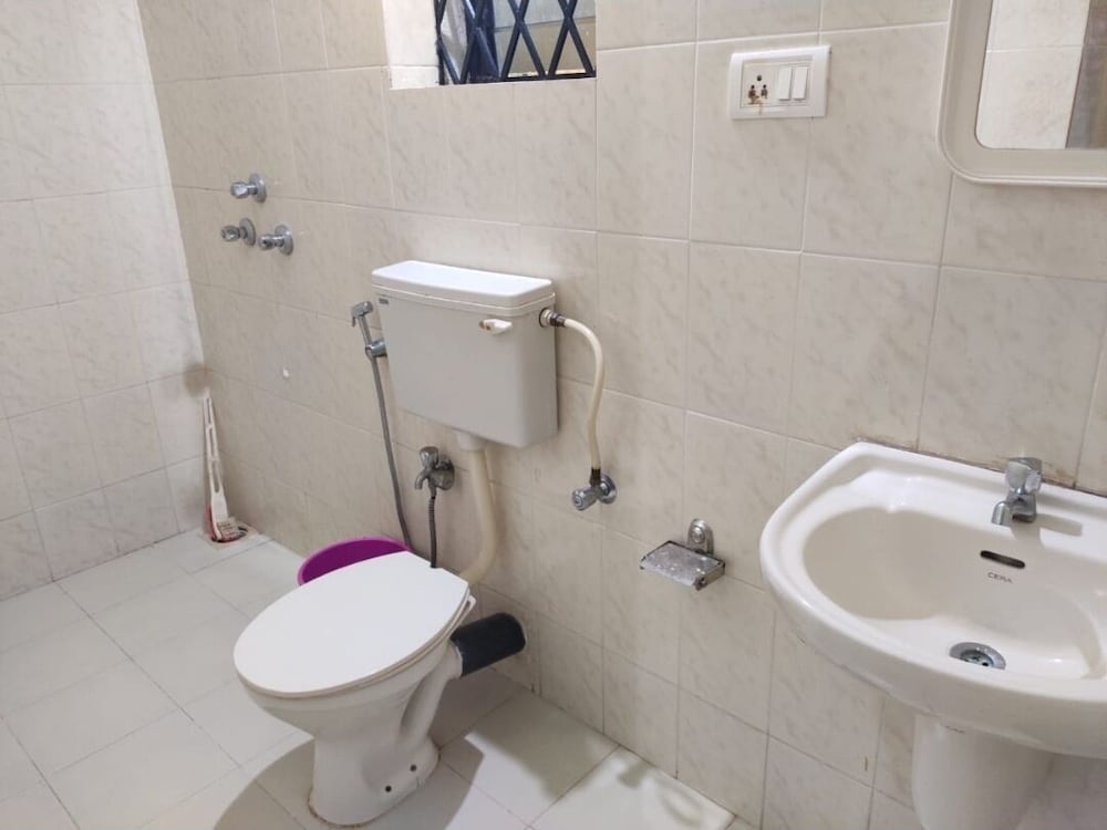 Deluxe Room, 1 Double Bed (No AC) photo 2
