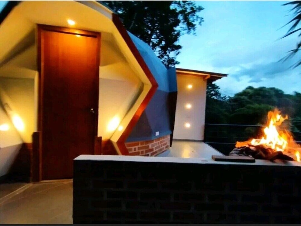Romantic Studio Suite, 1 King Bed, Hot Tub, River View photo 3