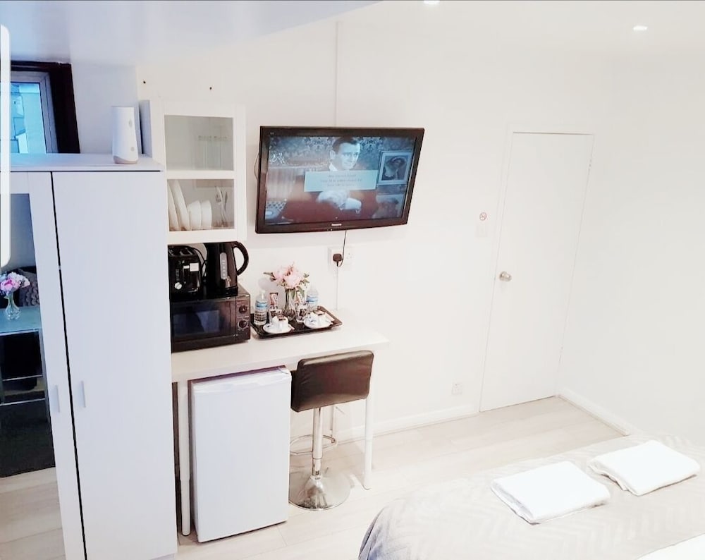 Standard Single Room, Shared Bathroom (ROOM 5) photo 1