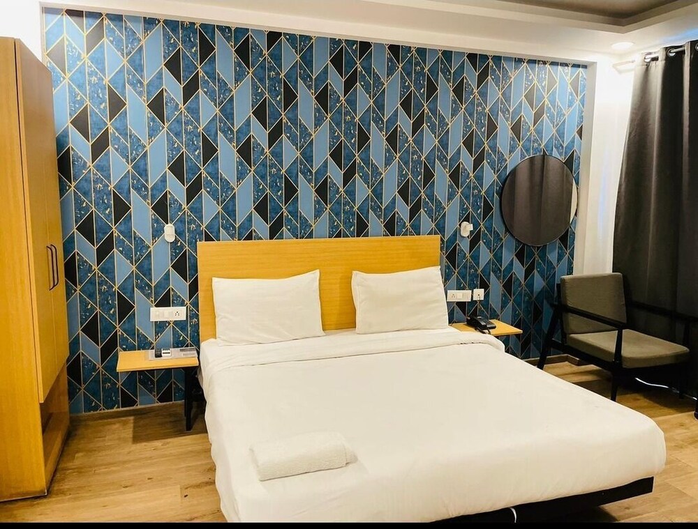 Deluxe Double Room, Balcony, City View