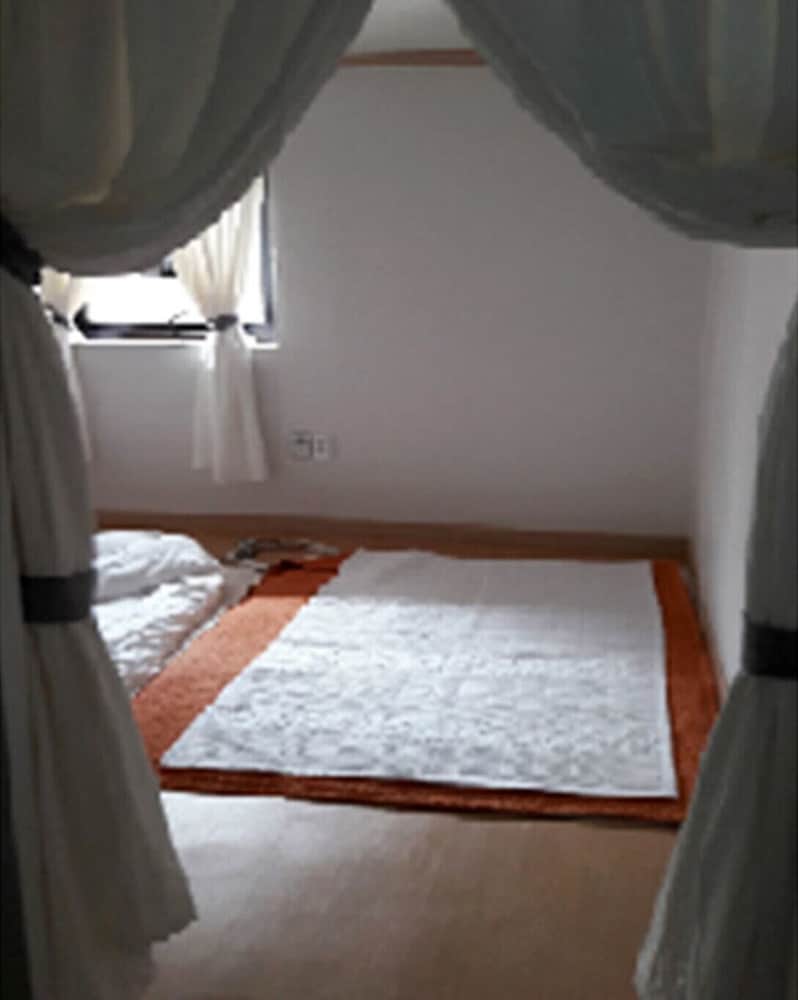 Room (Family room) - Photo 3
