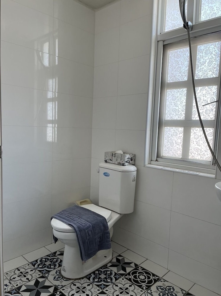 Economy Room 5, shared bathroom, photo 6