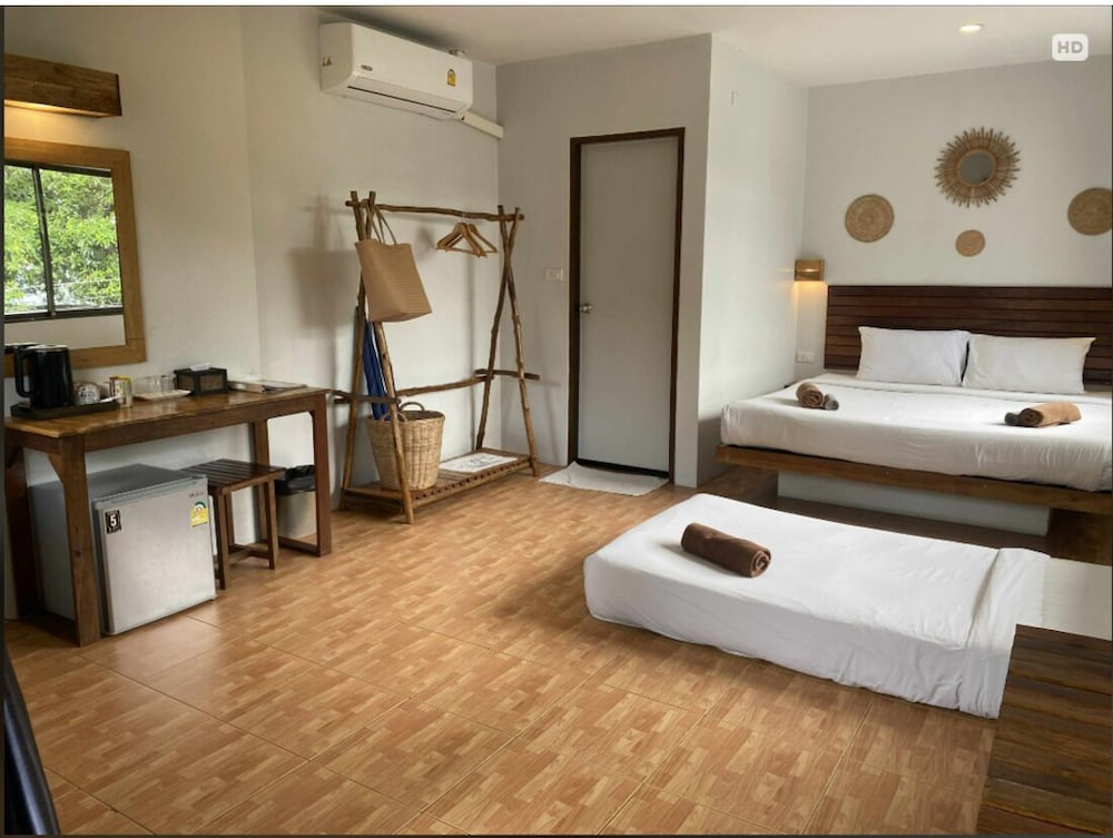 Economy Triple Room
