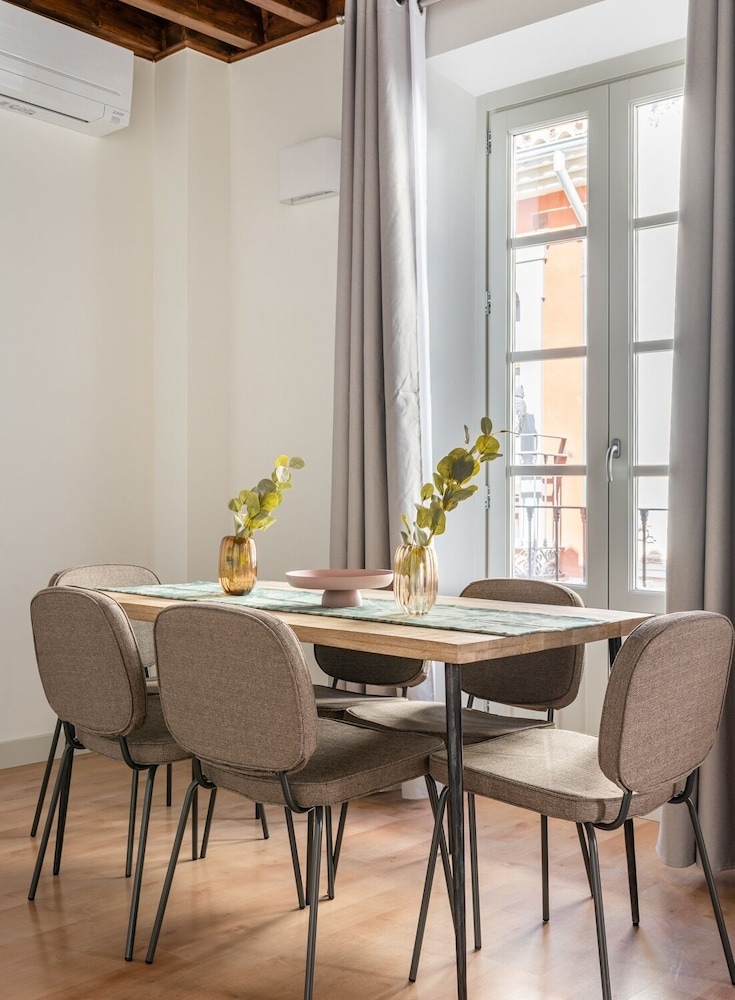 Two-Bedroom Apartment with Balcony - Photo 4