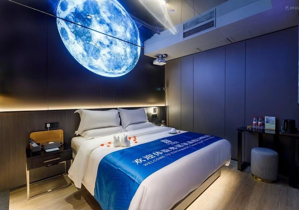 Classic Room, 1 King Bed, No Windows