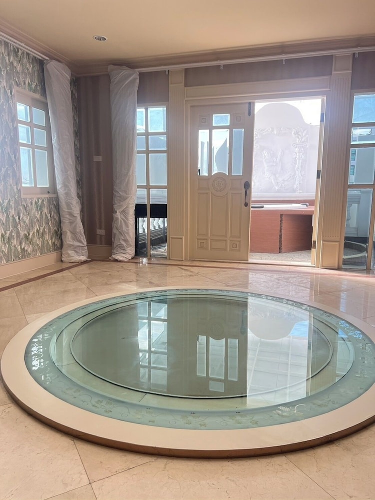 Royal Suite photo 2