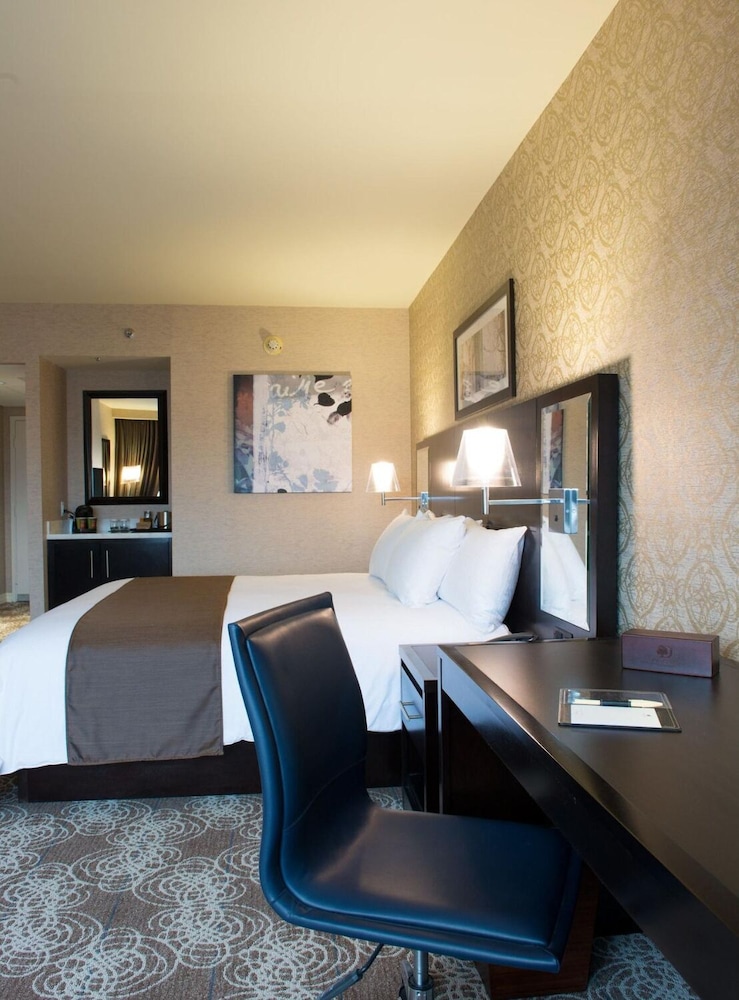 Room, 1 King Bed, Accessible, Non Smoking - Photo 2