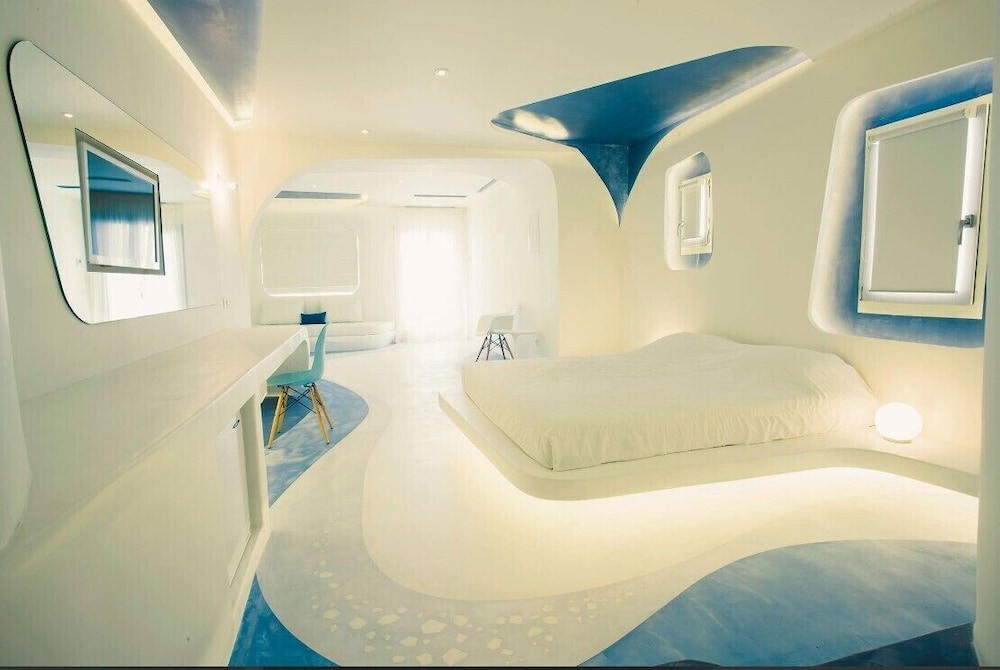 The Big Blue Suite / Sea View Jacuzzi photo 2