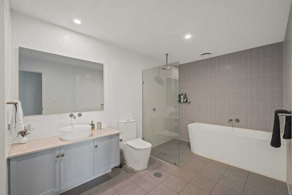 Luxury Apartment, 3 Bedrooms, Ocean View photo 3