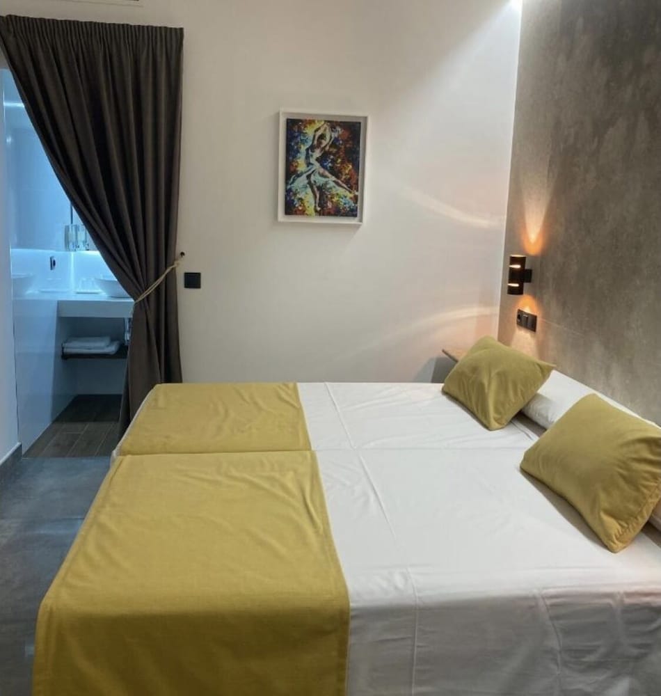 Deluxe Twin Room - Photo 1