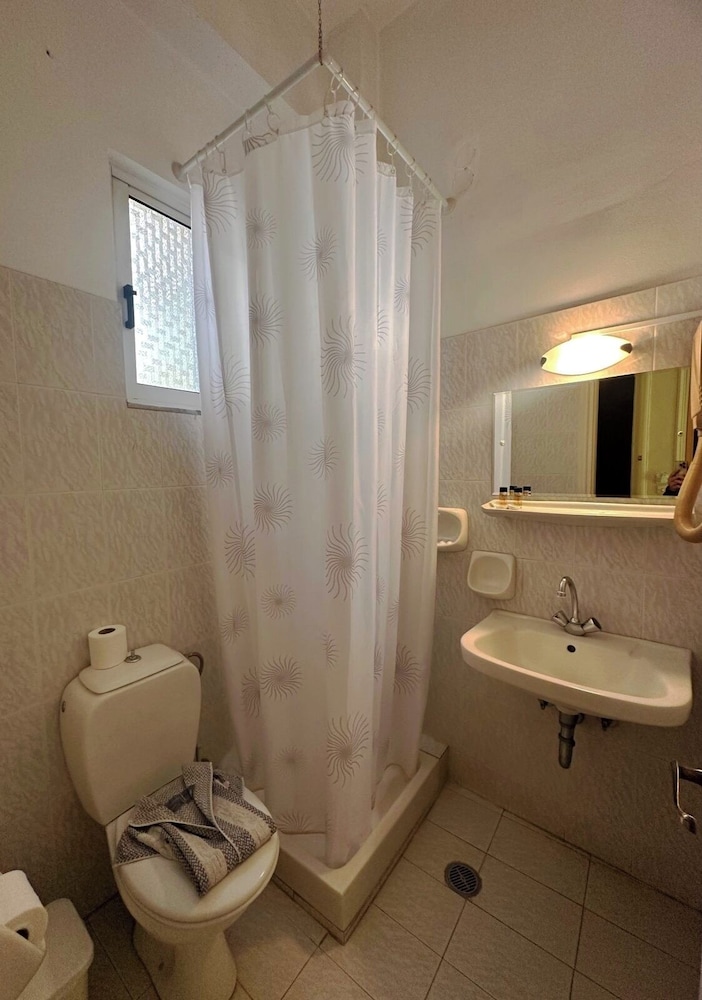 Double or Twin Room photo 3