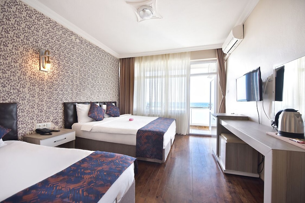 Classic Room, Multiple Beds, Non Smoking