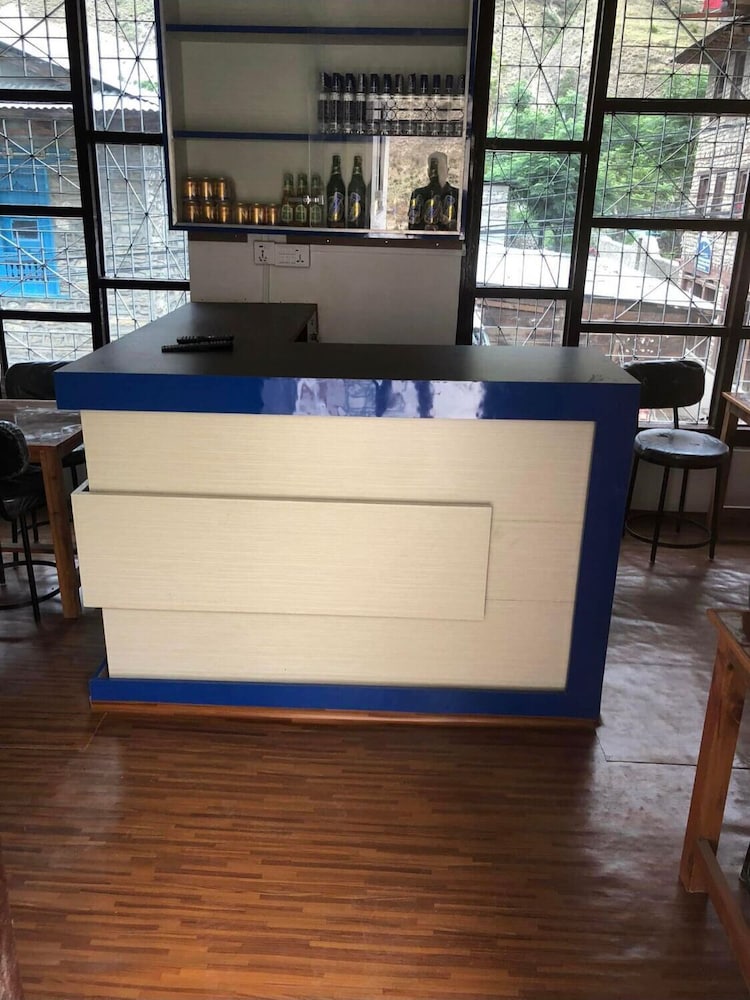 Basic Room, Hill View