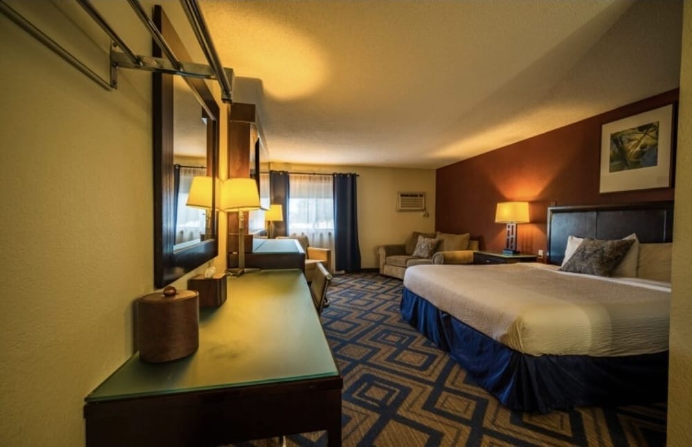 Deluxe Room 1 King Bed and 1 Full Bed - Photo 3