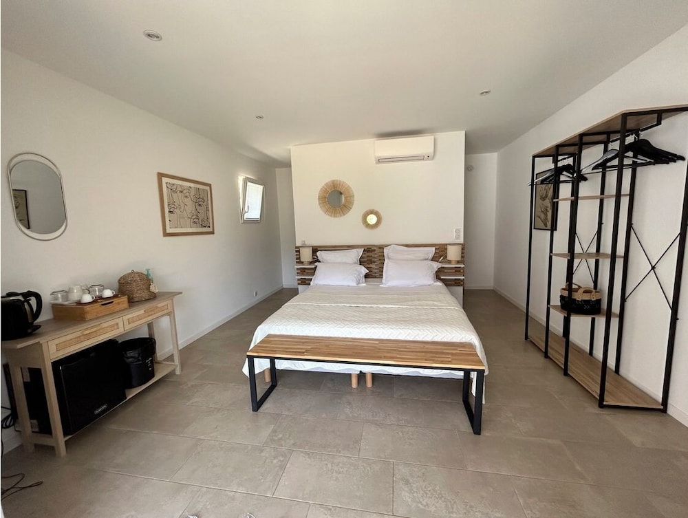 Classic Suite, Patio, Mountain View