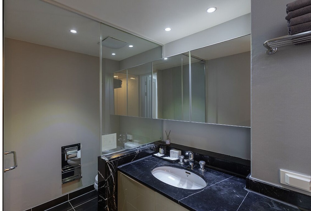 Suite Partial Ocean View - Photo 3