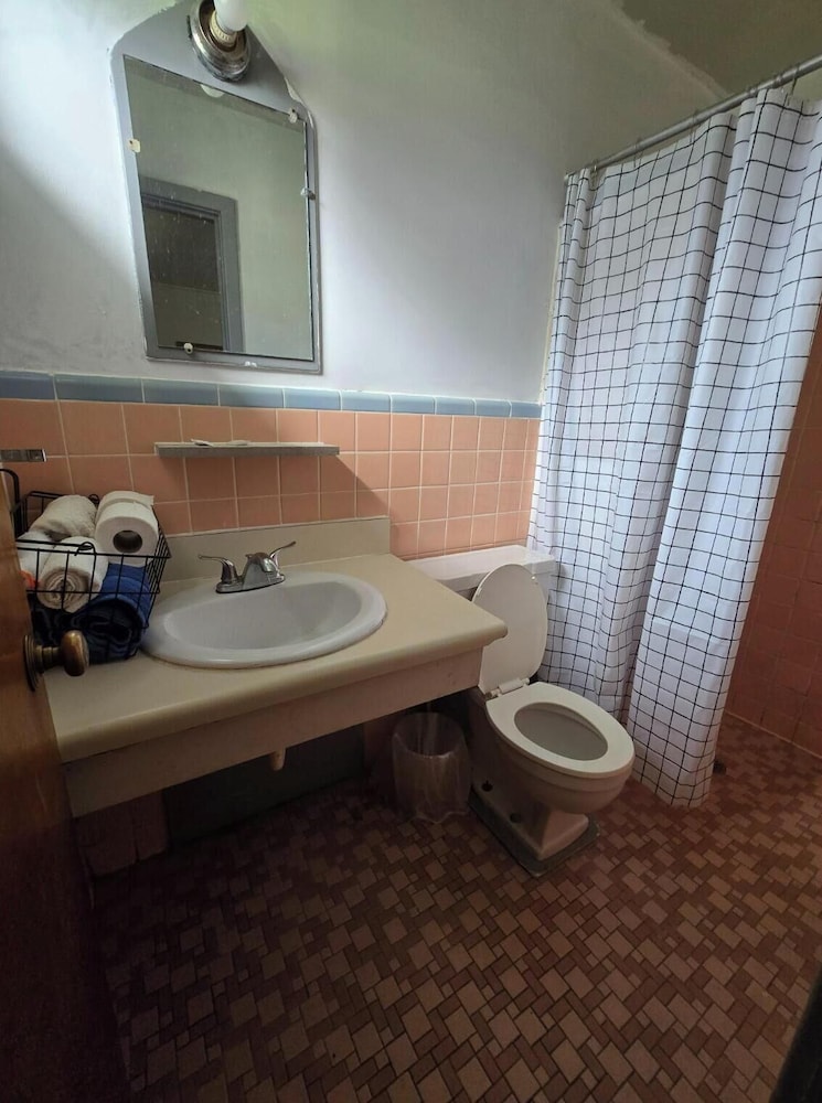 Room, 1 Queen Bed, Non Smoking - Photo 18