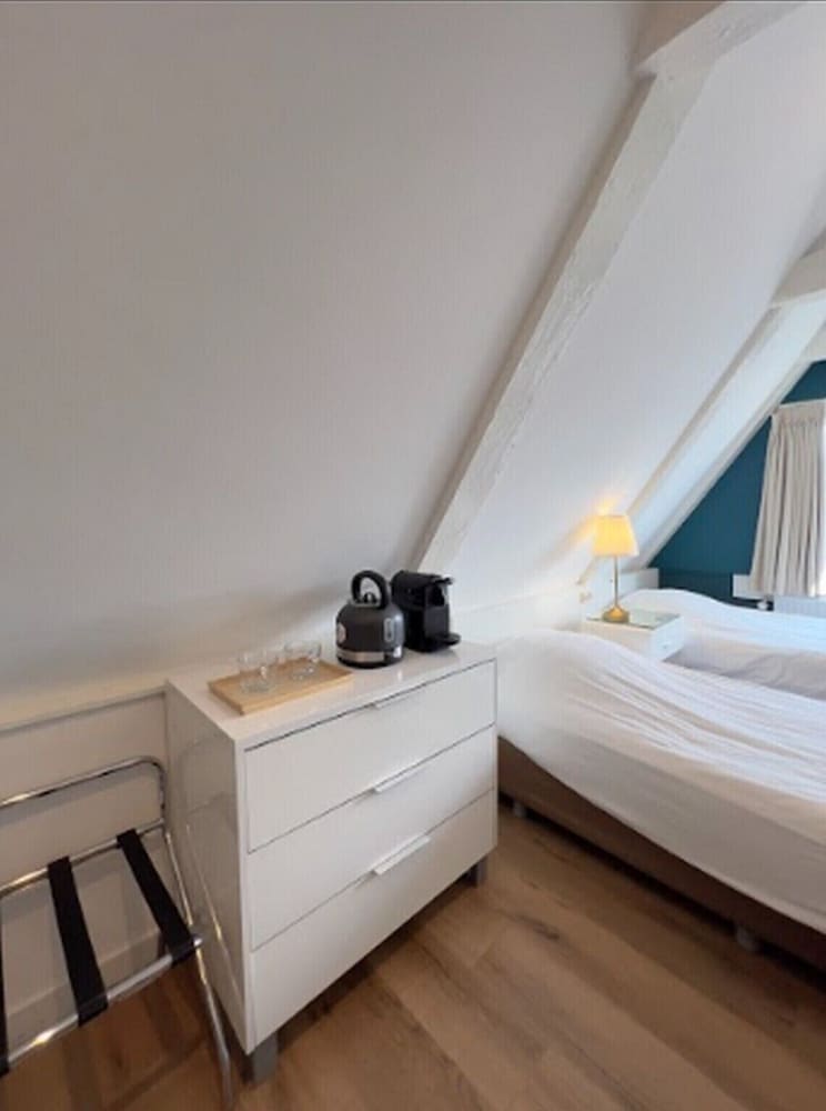 Classic Double or Twin Room thumbnail 6
