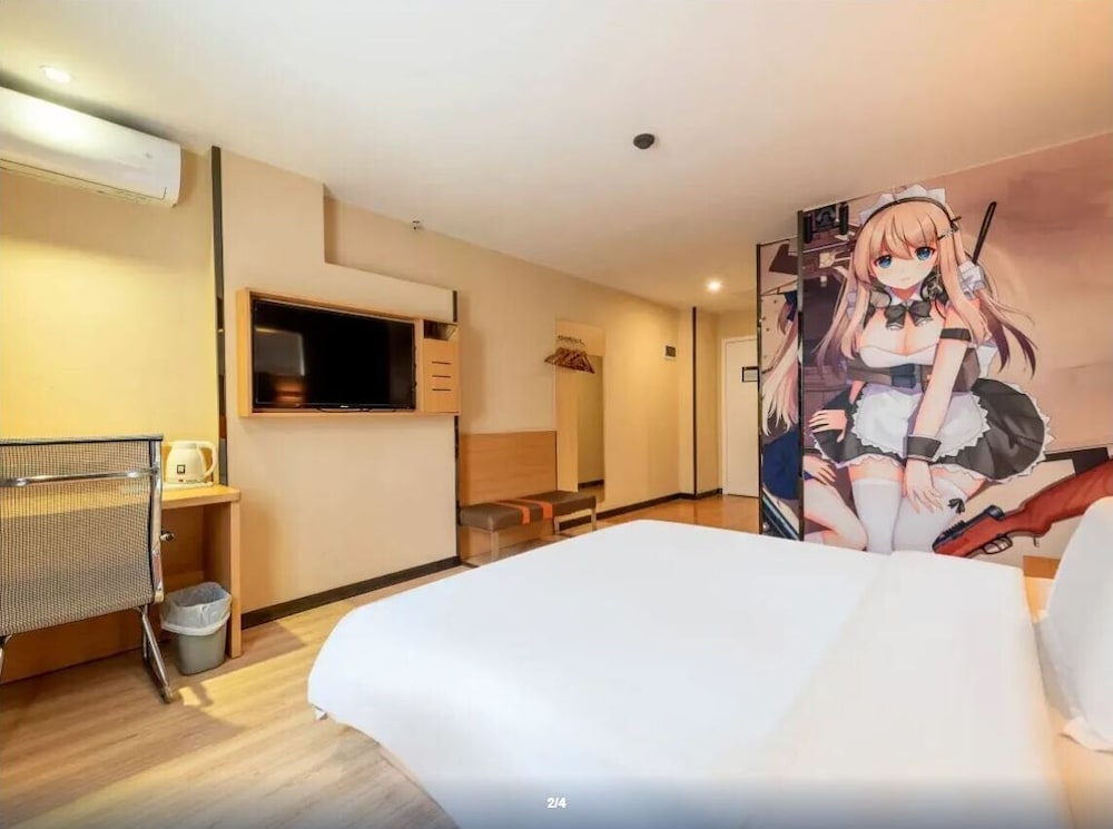 Room, Canal View