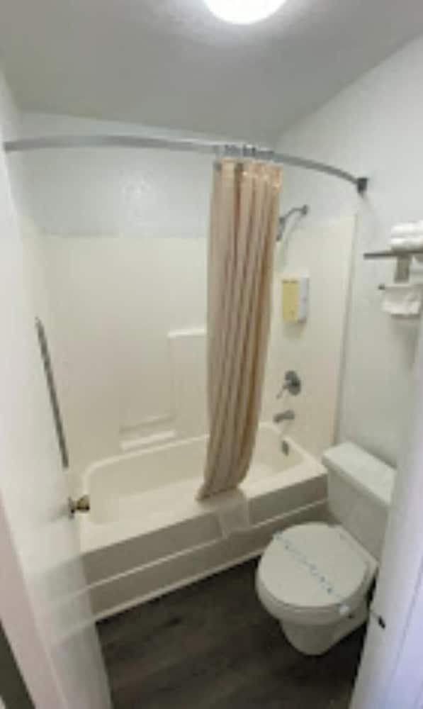 Room, Smoking (2 King Beds) photo 2
