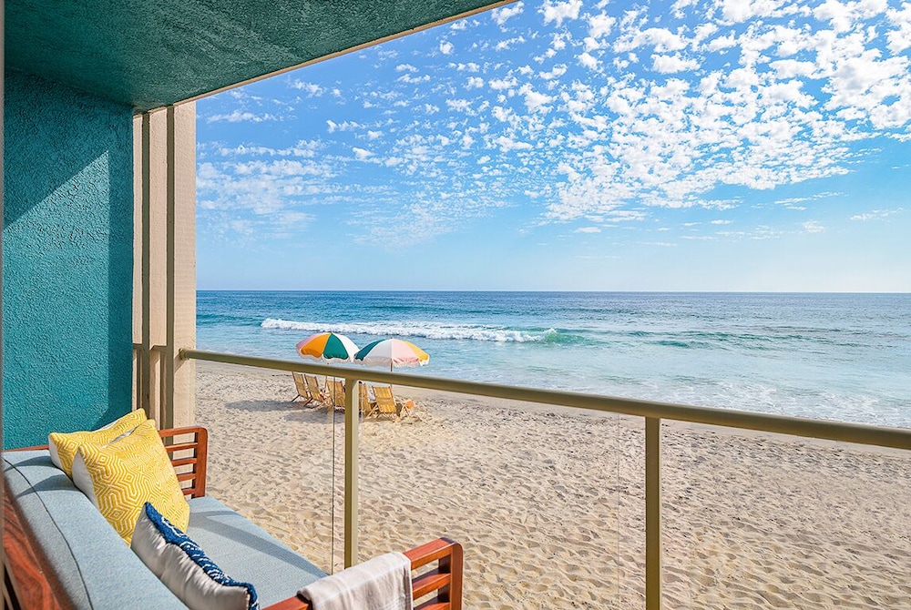 Panoramic Room, 1 King Bed, Ocean View, Oceanfront - Photo 4