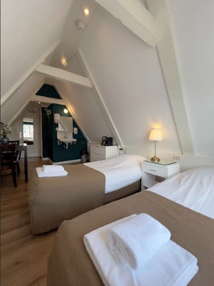 Classic Double or Twin Room thumbnail 5