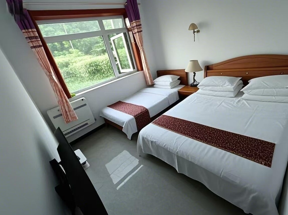 Economy Triple Room photo 1