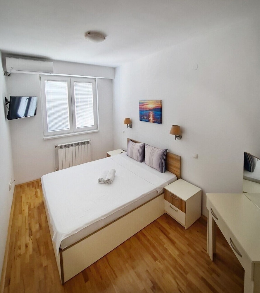 Deluxe Apartment photo 2